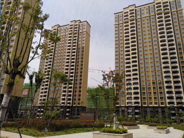 六安市梅花西苑小區定做陽臺護欄、百葉窗案例 六安市梅花西苑小區定做陽臺護欄、百葉窗案例