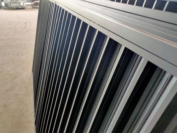 小區(qū)鋁合金百葉窗