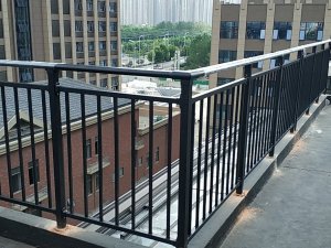 選購(gòu)陽(yáng)臺(tái)護(hù)欄有哪些注意事項(xiàng)？