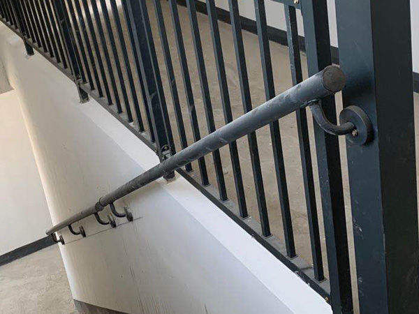 學(xué)?？繅翘莘鍪謭D片