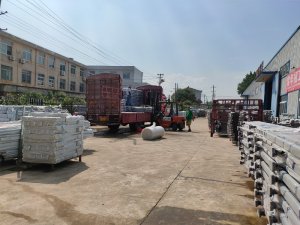 金用護(hù)欄2020年7月20日鋅鋼陽臺欄桿裝車發(fā)貨！