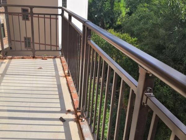 安徽鋅鋼護欄廠家地址在哪里？