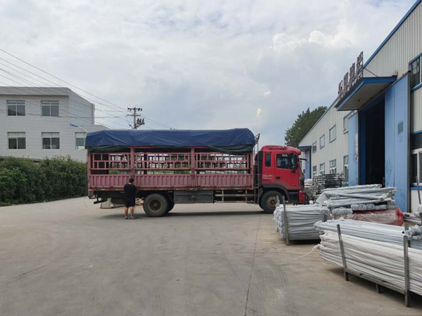 金用護(hù)欄2020年8月8日鋅鋼陽(yáng)臺(tái)護(hù)欄裝車發(fā)貨! 金用護(hù)欄2020年8月8日鋅鋼陽(yáng)臺(tái)護(hù)欄裝車發(fā)貨!