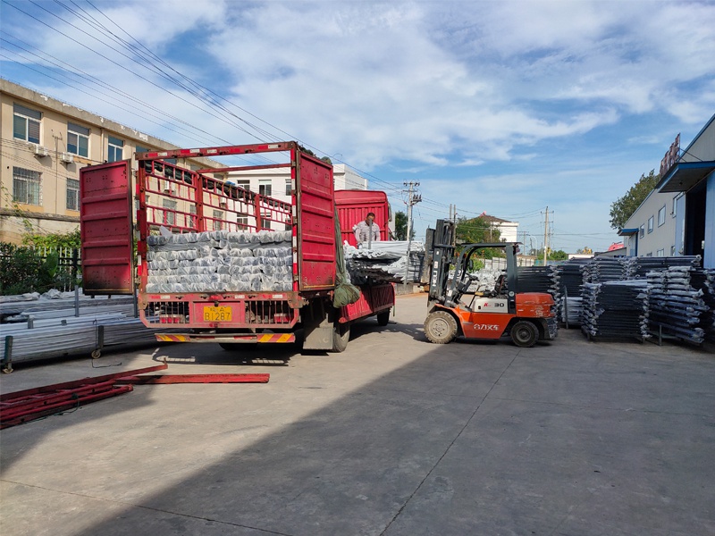 金用護(hù)欄2020年8月13日鋅鋼陽臺護(hù)欄裝車發(fā)貨！