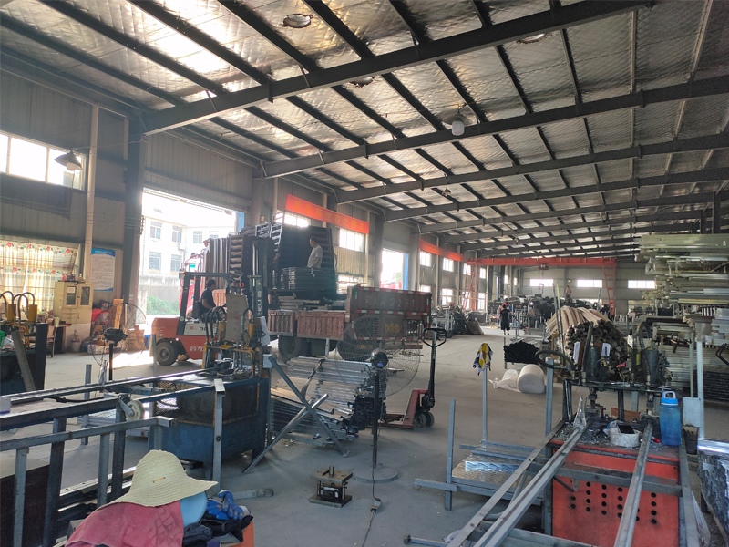 金用護欄2020年8月17日鋅鋼百葉窗裝車發(fā)貨！