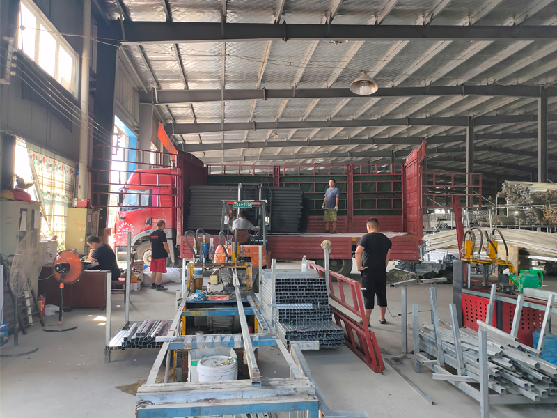 金用護欄2020年8月18日鋅鋼窗戶護欄裝車發貨！