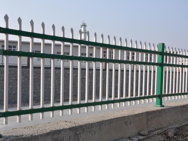 圍欄和圍墻護(hù)欄一樣嗎？看過這里你就知道了！