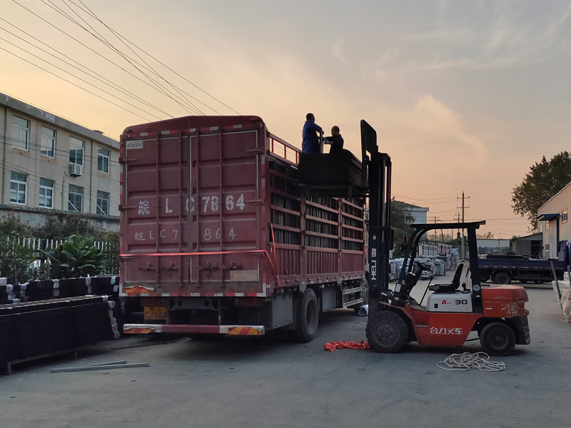 金用護(hù)欄2020年10月20日鋅鋼百葉窗發(fā)貨！