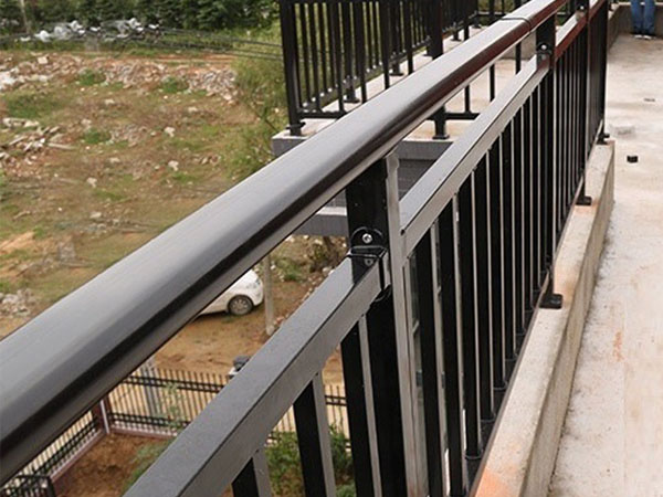 鋅鋼護(hù)欄都有哪些優(yōu)勢(shì)？