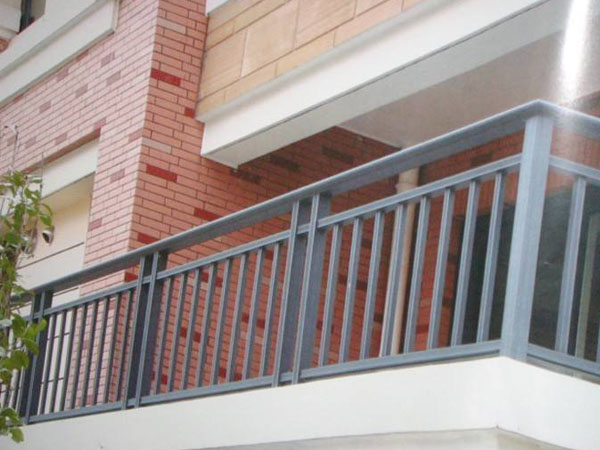 鋅鋼護欄會生銹嗎？