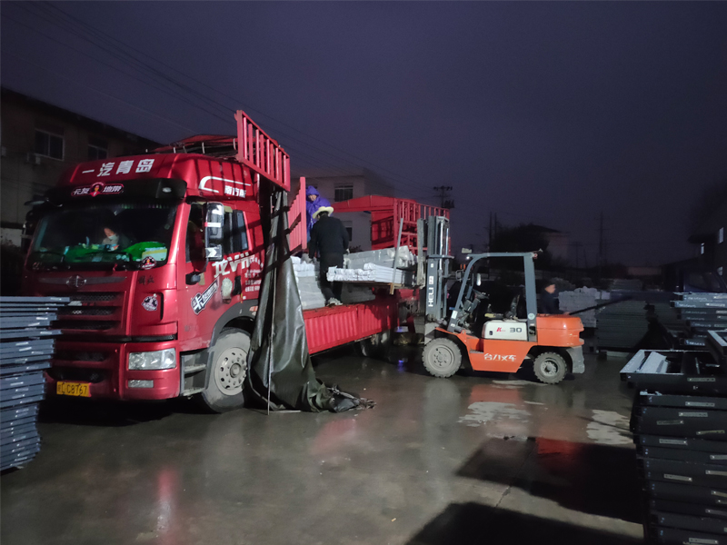 金用護欄2020年11月23日上午鋅鋼陽臺護欄發(fā)貨！