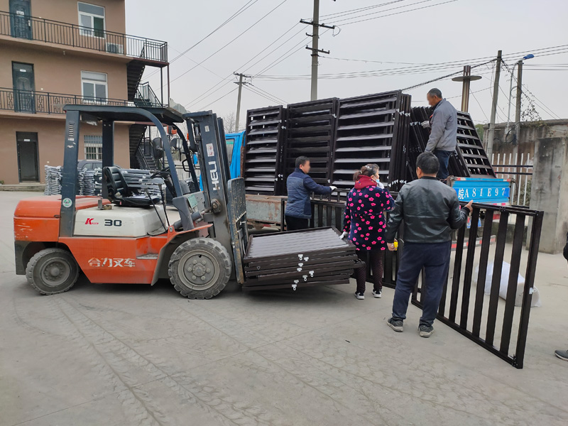 金用護欄2020年12月1日鋅鋼百葉窗發貨！