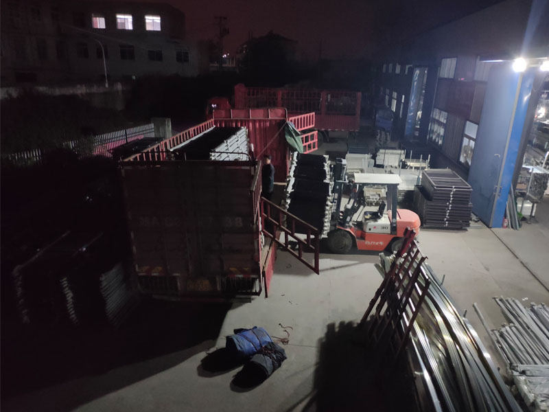 金用護欄2020年12月4日鋅鋼陽臺護欄發貨！