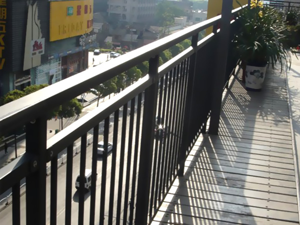 鋅鋼護欄好還是不銹鋼護欄好？