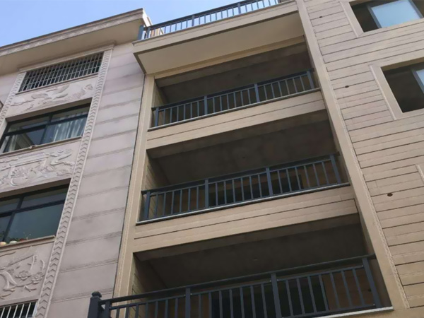 鋅鋼護(hù)欄生產(chǎn)廠家哪家比較專業(yè)？