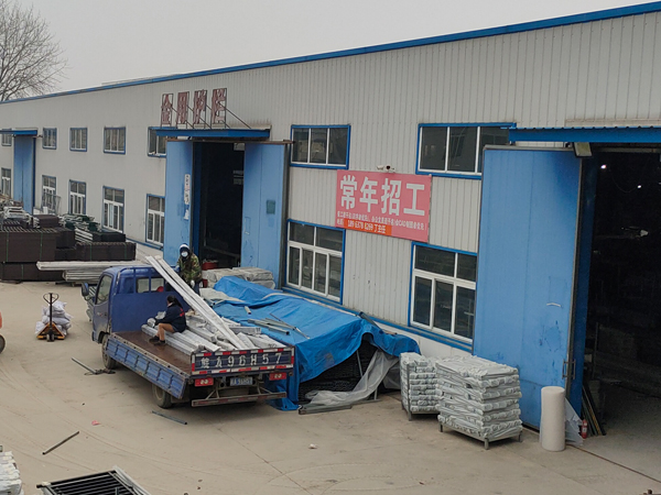 金用護(hù)欄2020年1月5日鋅鋼陽(yáng)臺(tái)護(hù)欄發(fā)貨! 金用護(hù)欄2020年1月5日鋅鋼陽(yáng)臺(tái)護(hù)欄發(fā)貨!