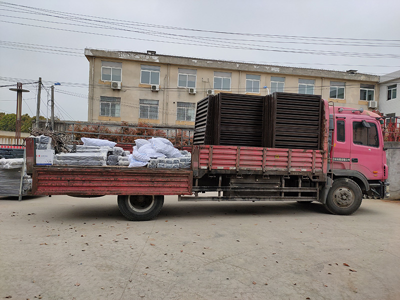 金用護欄2021年3月30日鋅鋼百葉窗發貨！