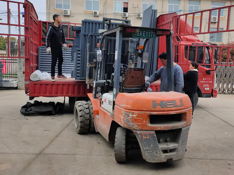 金用護欄2021年4月2日鋁合金百葉窗發貨！