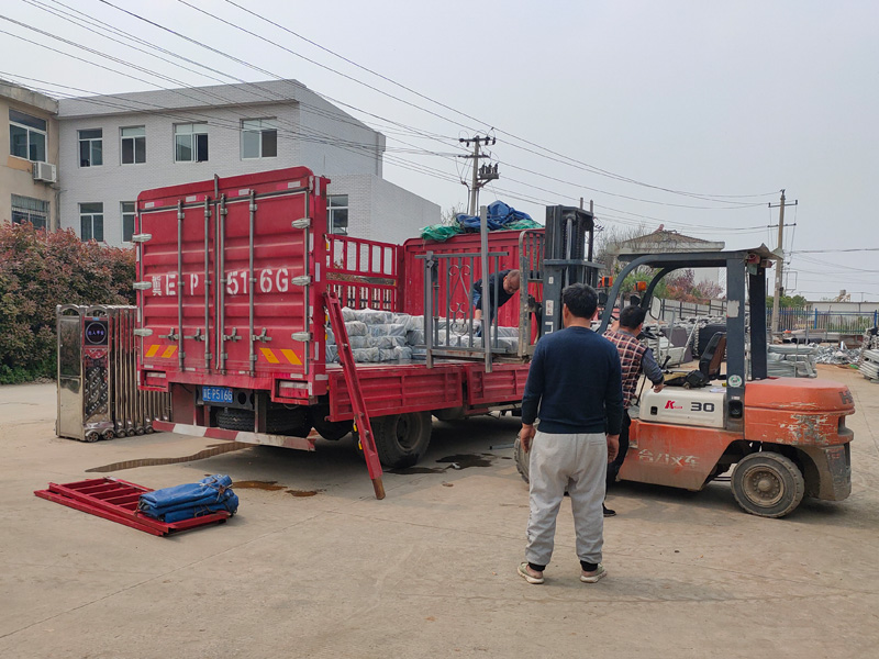 金用護欄2021年4月13日鋅鋼欄桿發貨！