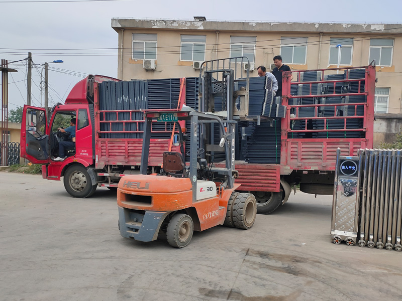 金用護(hù)欄2021年5月10日鋅鋼百葉窗發(fā)貨！