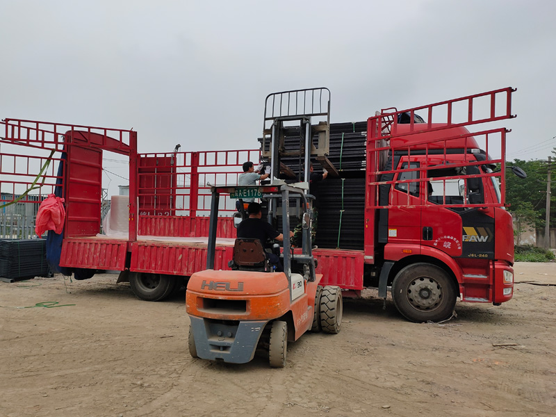 金用護欄2021年5月13日鋅鋼百葉窗發(fā)貨！