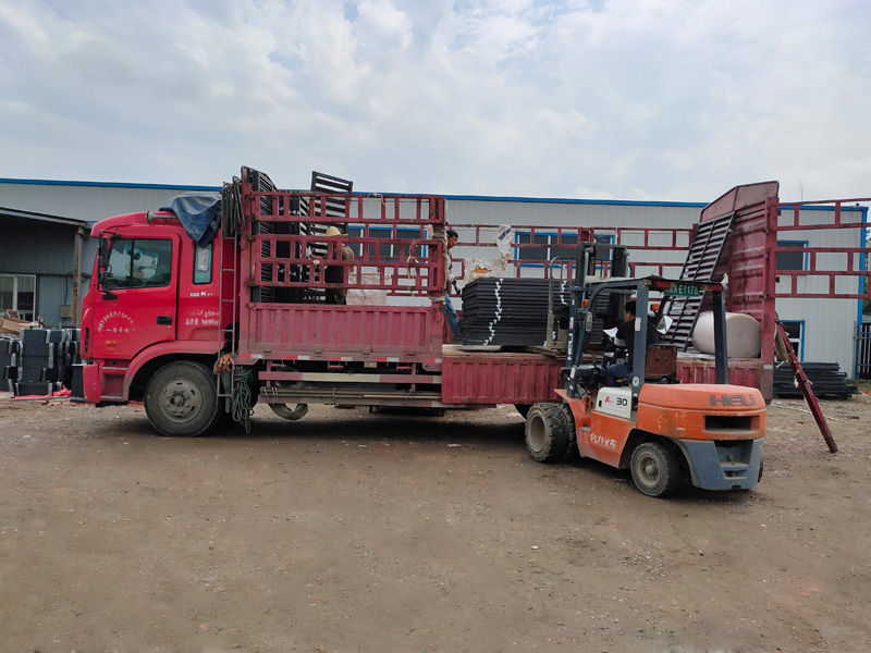 金用護欄2021年5月14日鋅鋼百葉窗發(fā)貨！