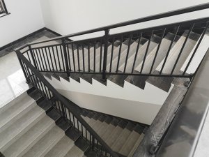 樓梯護(hù)欄多少錢一米？