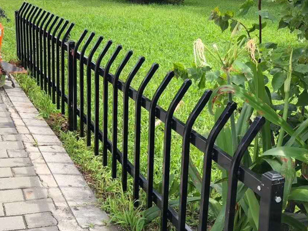 草坪護(hù)欄款式大全