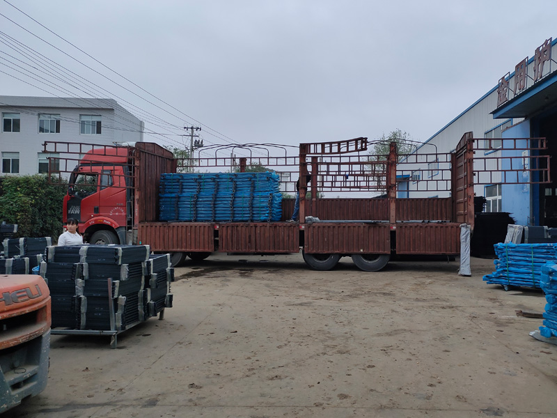 金用護欄2021年11月12日鋅鋼連廊欄桿發貨！