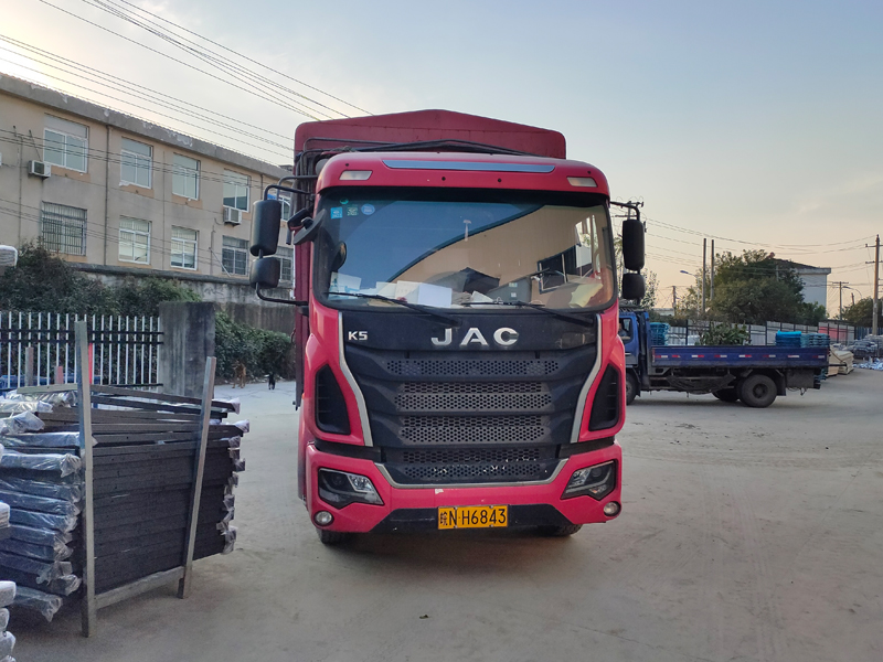 金用護(hù)欄2021年11月17日鋅鋼百葉窗發(fā)貨！