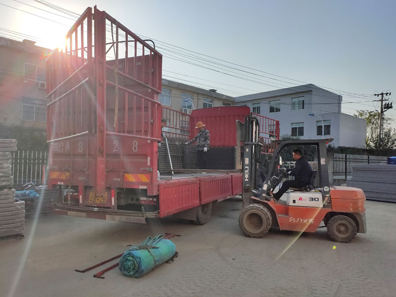 金用護(hù)欄2021年12月3日鋅鋼空調(diào)欄桿發(fā)貨！