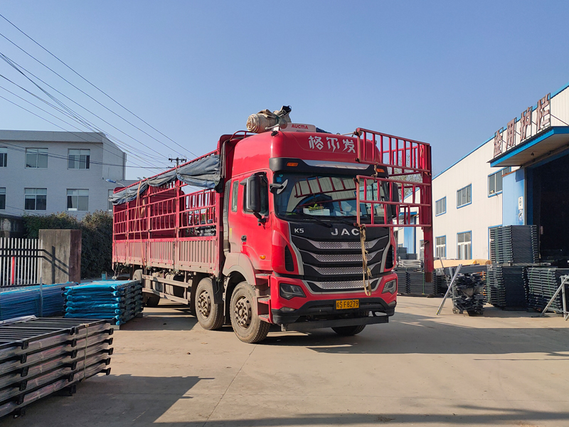 金用護(hù)欄2021年12月10日鋅鋼陽臺(tái)護(hù)欄裝車發(fā)貨！