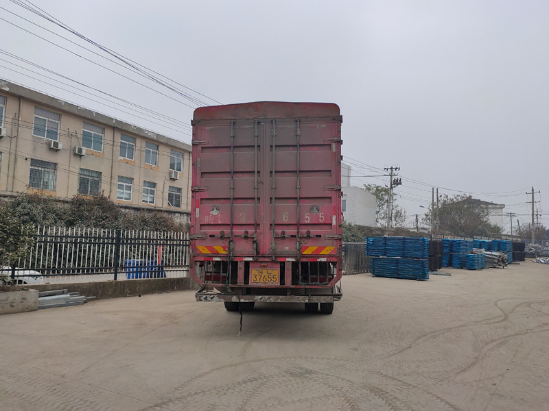 金用護(hù)欄2021年12月24日鋅鋼百葉窗裝車發(fā)貨! 金用護(hù)欄2021年12月24日鋅鋼百葉窗裝車發(fā)貨!