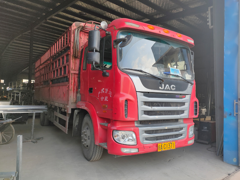 金用護欄2021年12月28日鋅鋼百葉窗裝車發貨！