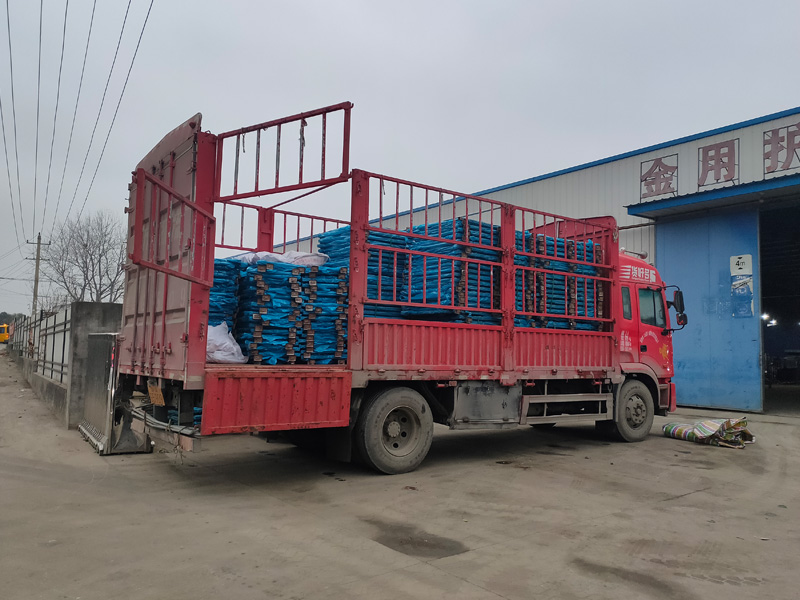 金用護欄2022年1月5日鋅鋼陽臺欄桿裝車發(fā)貨! 金用護欄2022年1月5日鋅鋼陽臺欄桿裝車發(fā)貨!