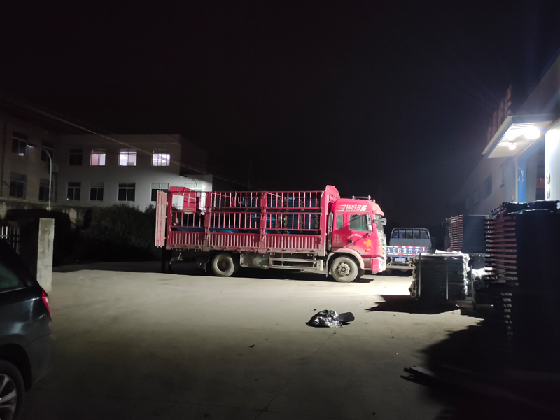 金用護欄2022年1月6日鋅鋼百葉窗裝車發貨！