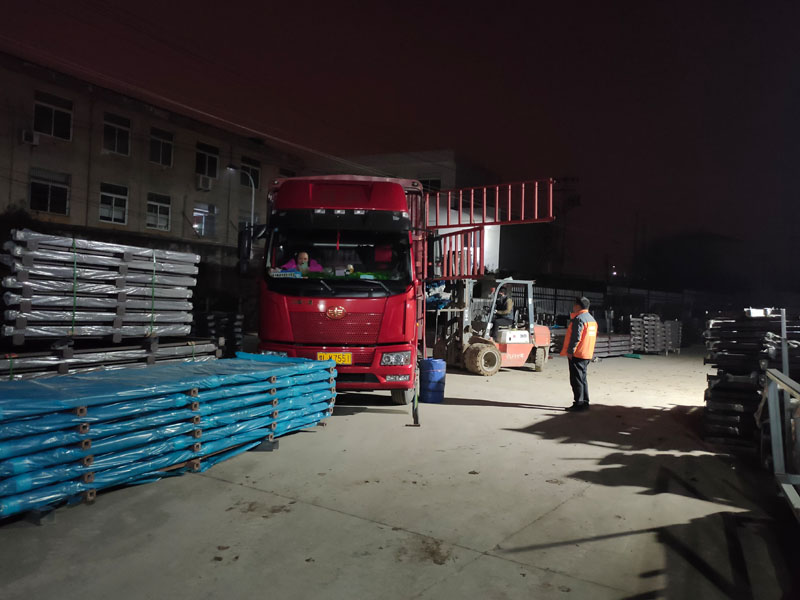 金用護欄2022年1月17日鋅鋼陽臺欄桿裝車發貨！