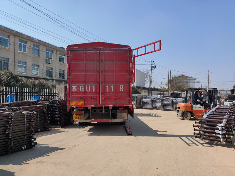 金用護欄2022年2月25日陽臺玻璃欄桿裝車發貨！