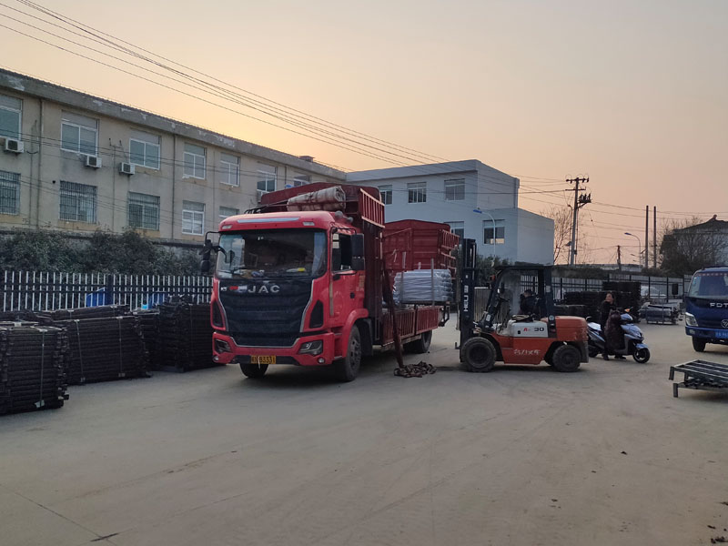 金用護欄2022年2月26日組裝式鋅鋼欄桿裝車發貨！