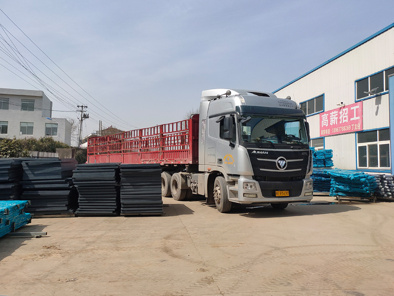 金用護欄2022年3月5日鋅鋼陽臺欄桿裝車發貨! 金用護欄2022年3月5日鋅鋼陽臺欄桿裝車發貨!