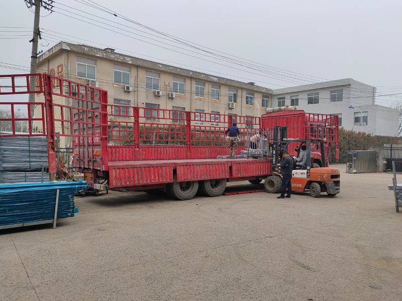 金用護欄2022年3月16日鋅鋼組裝式護欄裝車發貨！