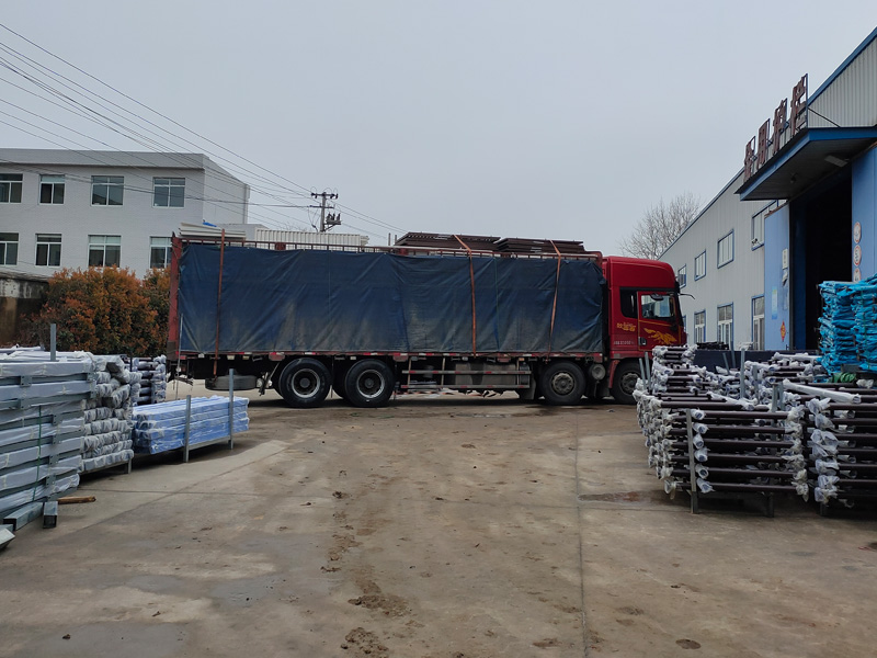 金用護欄2022年3月22日鋅鋼百葉窗裝車發(fā)貨! 金用護欄2022年3月22日鋅鋼百葉窗裝車發(fā)貨!