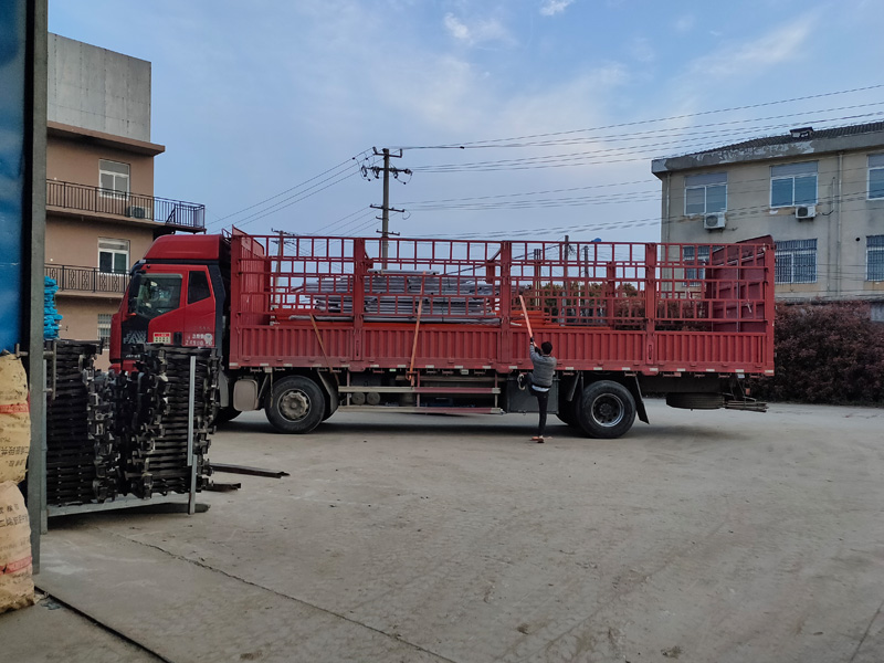 金用護欄2022年4月6日鋅鋼空調欄桿裝車發貨！