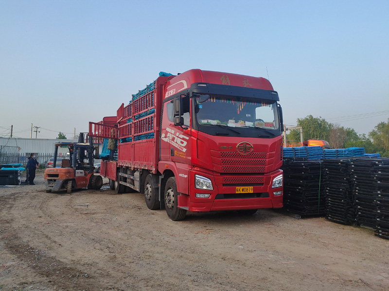 金用護(hù)欄2022年4月25日鋅鋼陽臺(tái)護(hù)欄裝車發(fā)貨！