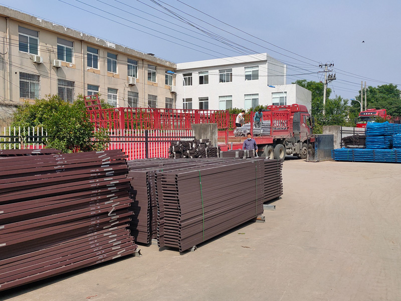 金用護欄2022年5月23日鋅鋼飄窗欄桿裝車發(fā)貨！