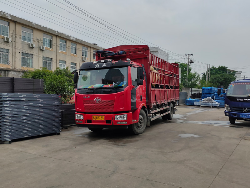 金用護(hù)欄2022年5月28日鋅鋼百葉窗裝車發(fā)貨！