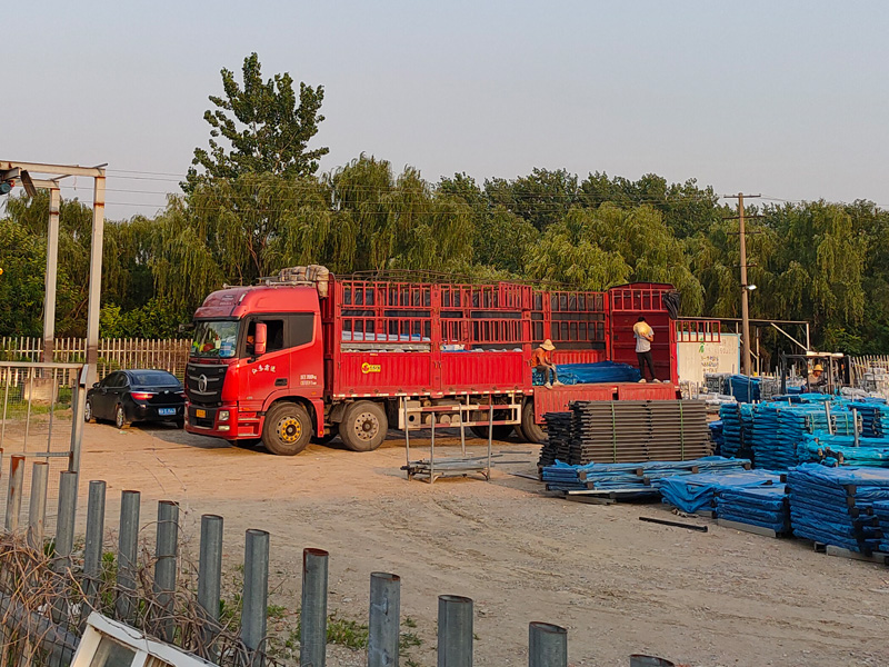 金用護(hù)欄2022年6月10日鋅鋼組裝式護(hù)欄裝車發(fā)貨！