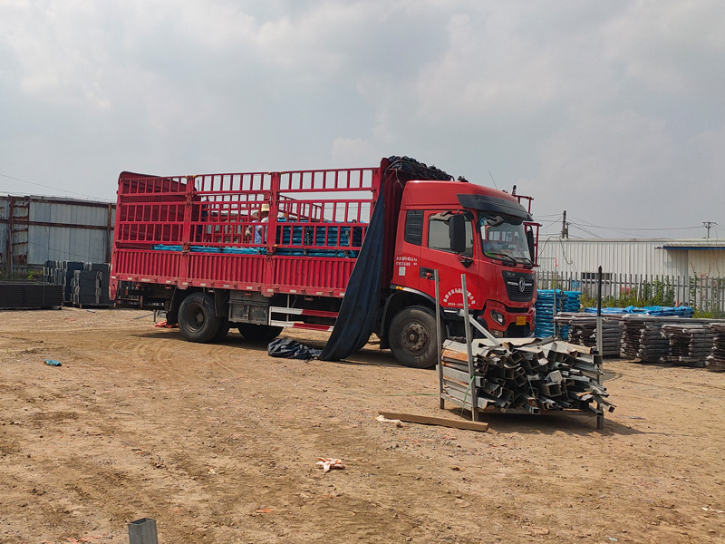 金用護(hù)欄2022年6月17日鋅鋼陽(yáng)臺(tái)欄桿裝車(chē)發(fā)貨！