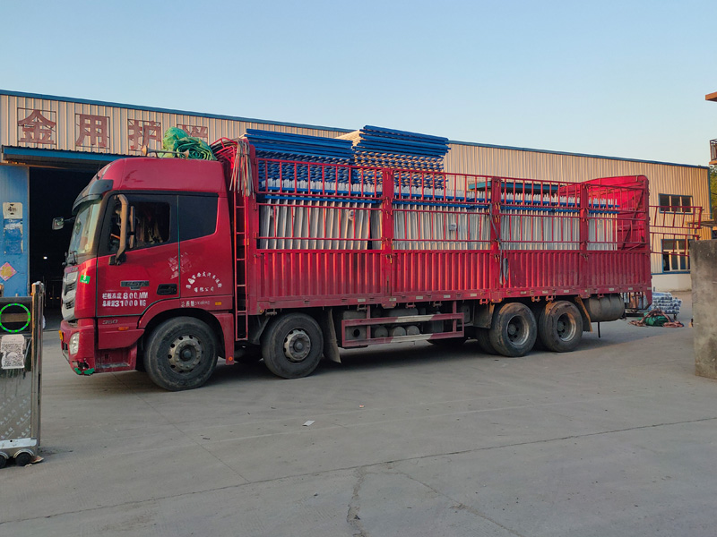 金用護欄2022年6月20日鋅鋼圍墻護欄裝車發貨! 金用護欄2022年6月20日鋅鋼圍墻護欄裝車發貨!