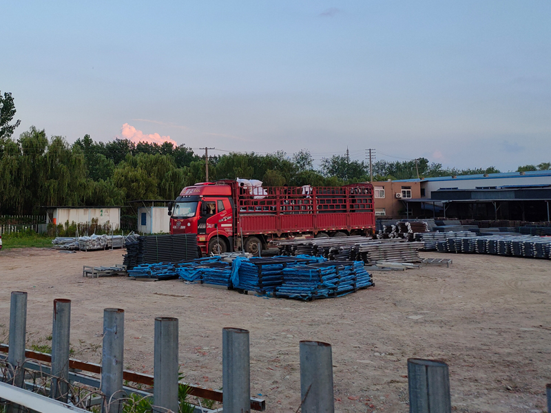 金用護欄2022年7月2日鋅鋼飄窗護欄裝車發貨！